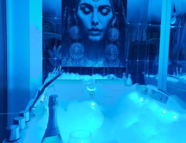 Queen Room with Spa Bath
