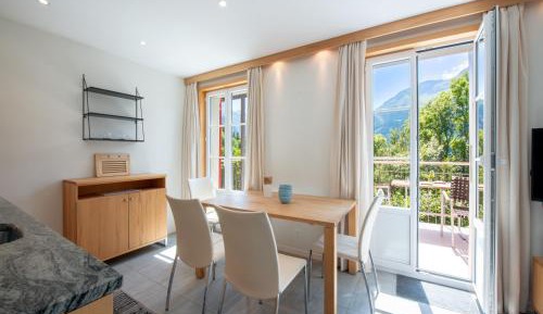 Two-Bedroom Deluxe Apartment with Balcony