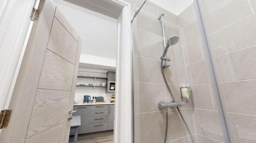 Apartment with Shower