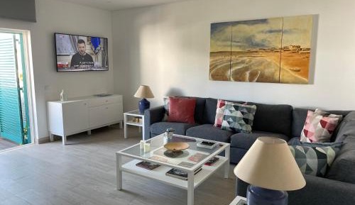 Two-Bedroom Deluxe Apartment with Balcony
