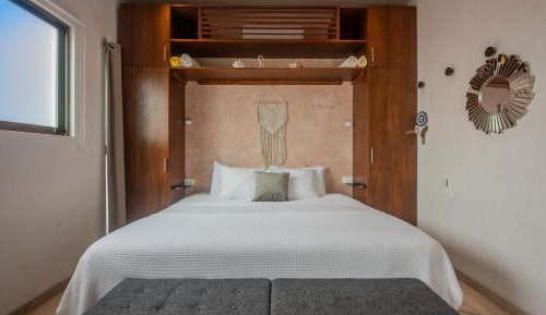King Suite with Pool View
