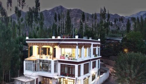 Deluxe Double or Twin Room with Mountain View