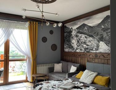 Apartment with Mountain View