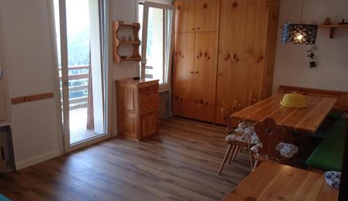 Apartment with Mountain View