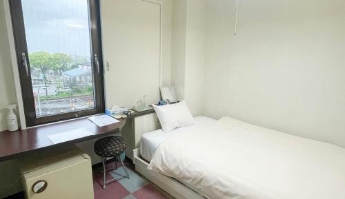 Single Room with Parking - Smoking