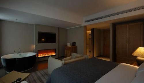 Leisurely Court Four Seasons Privilege King Room