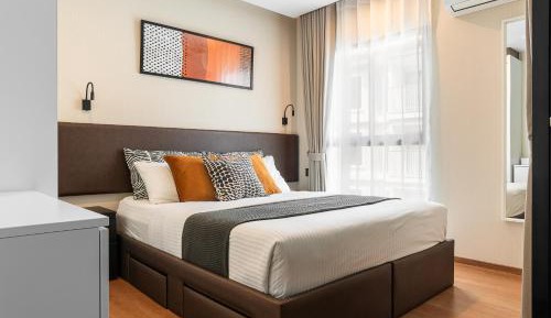 One-Bedroom Apartment with Pool View