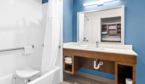 King Suite with Sofa - Disability Access/Non Smoking