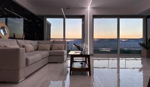 Superior Apartment with City View