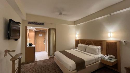 Premium Room with King Bed, High-Floor