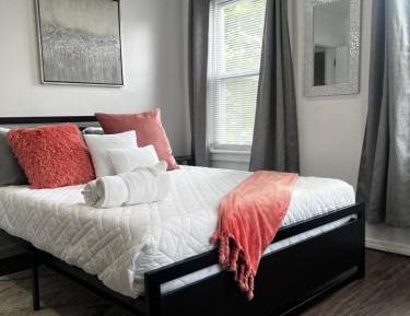 Three-Bedroom Deluxe Apartment