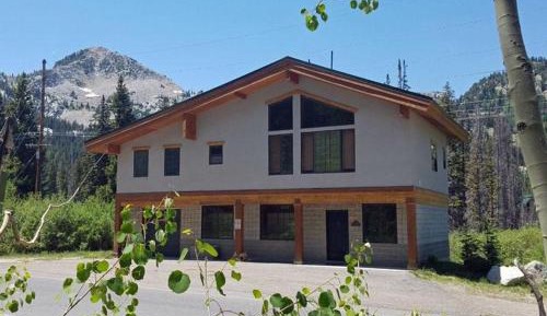 Three-Bedroom Holiday Home 