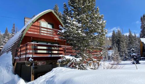 Three-Bedroom Holiday Home 