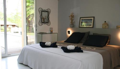 King Suite with Pool View