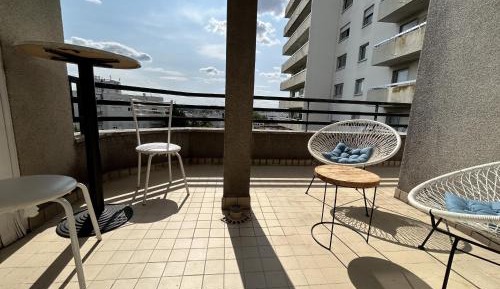 Four-Bedroom Apartment with Balcony 