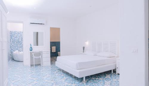 Studio with Spa Bath