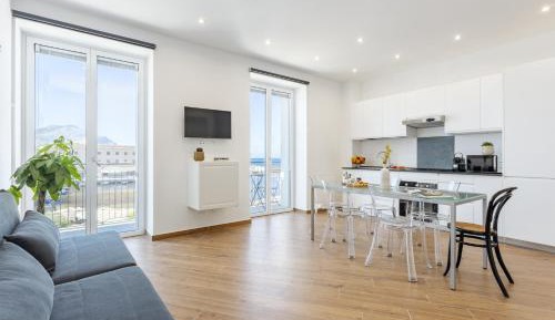 One-Bedroom Apartment with Sea View