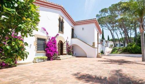 Villa with Garden View