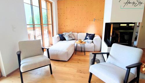 Apartment with Mountain View