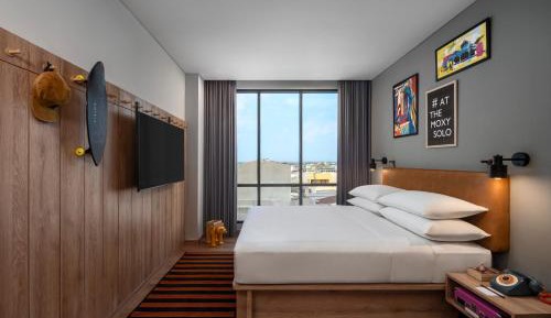 Queen Room with City View