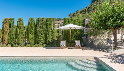 Villa with Garden View