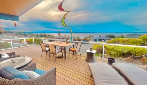 Four-Bedroom Holiday Home