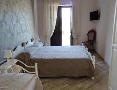 Triple Room with Private Bathroom