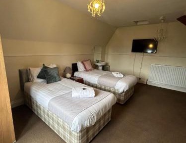 Standard Twin Room with Shared Bathroom