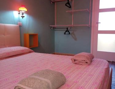 Deluxe One-Bedroom Apartment