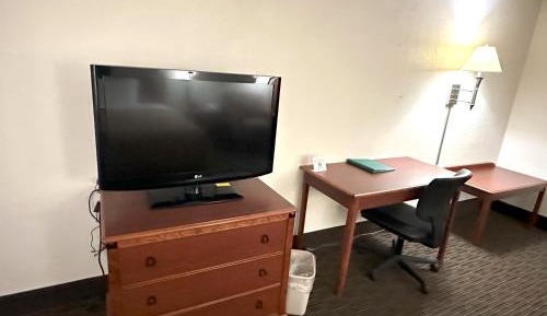 King Suite with Pool View - Non-Smoking/First Floor