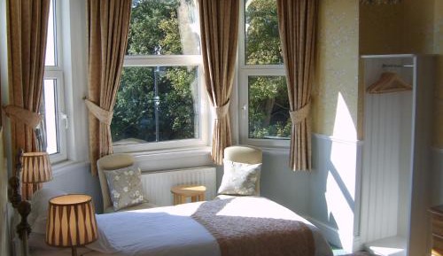 Double or Twin Room with Partial Sea View