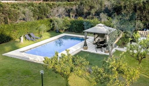 Villa with Garden View