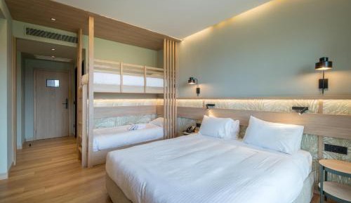 Classic Family Room with Garden View