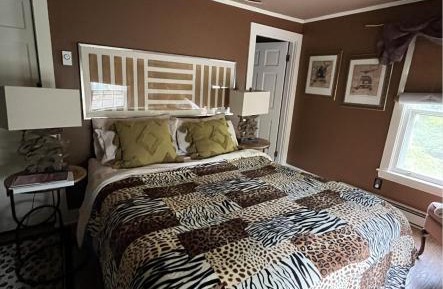 Corner Queen Room