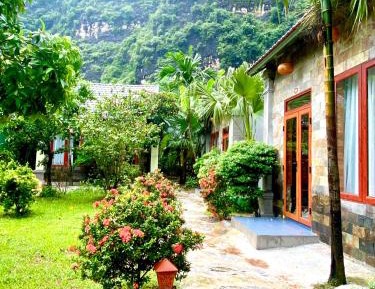 Bungalow with Garden View
