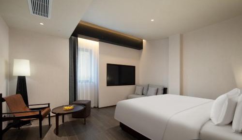 Deluxe Queen Room With Bathtub