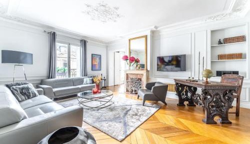 Two-Bedroom Deluxe Apartment with Balcony