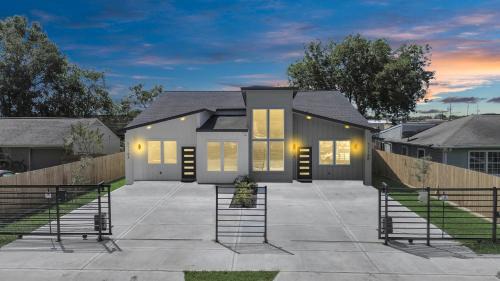 Six-Bedroom House