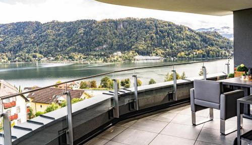 Apartment with Lake View