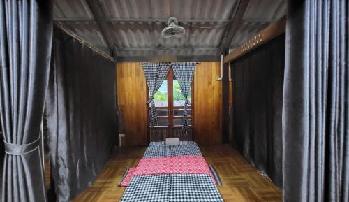 Single Bed in Mixed Dormitory Room