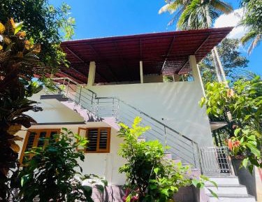 Deluxe Double Room (2 Adults + 1 Child)