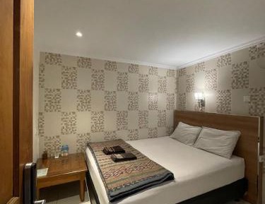 Standard Queen Room
