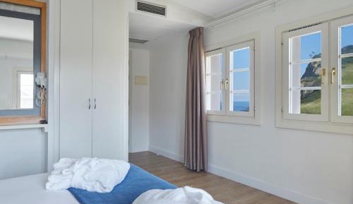 Deluxe Double Room with Side Sea View