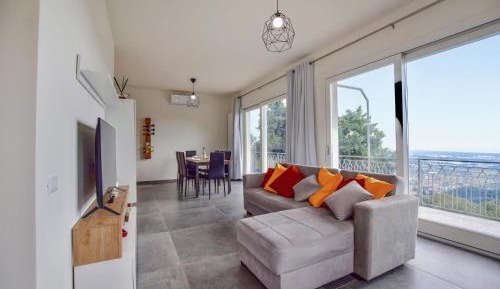 Three-Bedroom Holiday Home 
