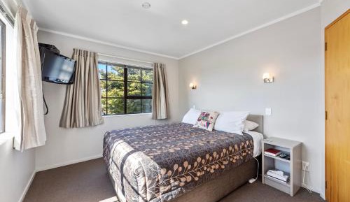 One bedroom suite with spa bath