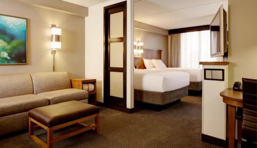 Queen Room with Two Queen Beds and Sofa Bed - High Floor