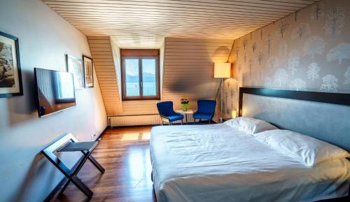 Deluxe room with view of the Alps and lake Leman