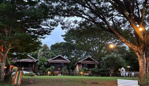 Bungalow with Garden View