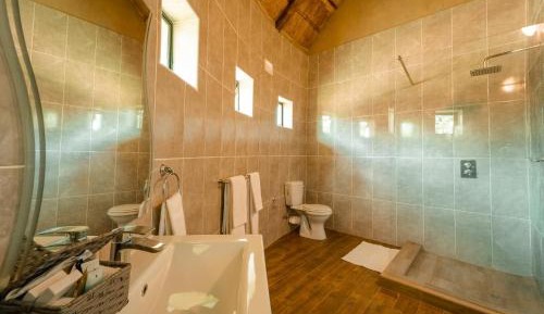 Deluxe Double Room (2 Adults + 1 Child)