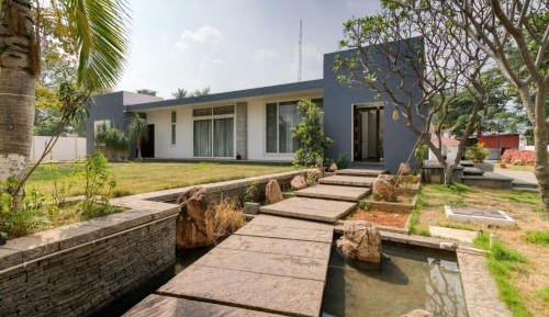 Villa with Garden View